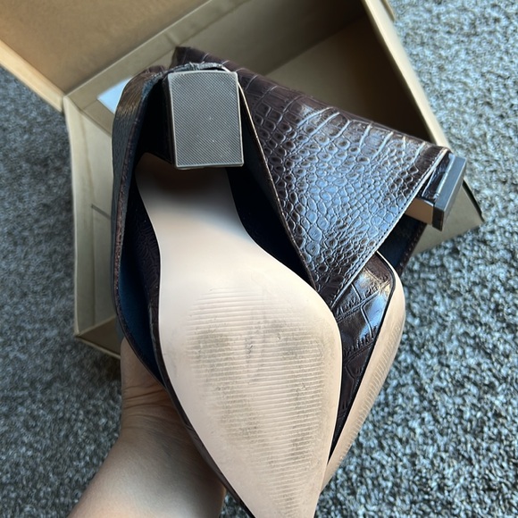 Stunning crocodile chocolate boots - Picture 5 of 8